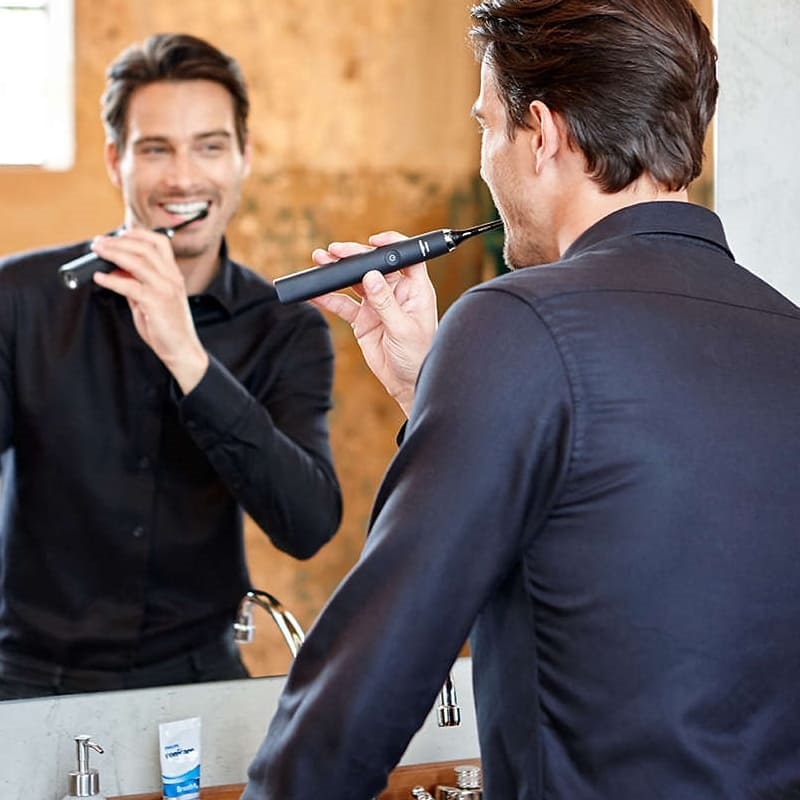 Obr&aacute;zok PHILIPS DiamondClean Black HX9352/04 Sonick&aacute; elektrick&aacute; zubn&aacute; kefka s nab&iacute;jac&iacute;m poh&aacute;rom (3)