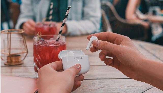 Obr&aacute;zok LAMAX Trims1 White bezdr&ocirc;tov&eacute; sl&uacute;chadl&aacute;