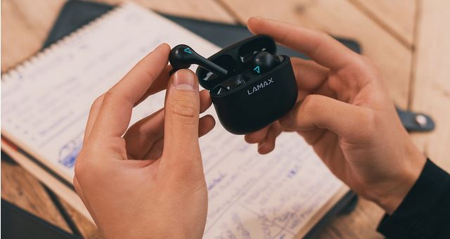 Obr&aacute;zok LAMAX Trims1 Black bezdr&ocirc;tov&eacute; sl&uacute;chadl&aacute;