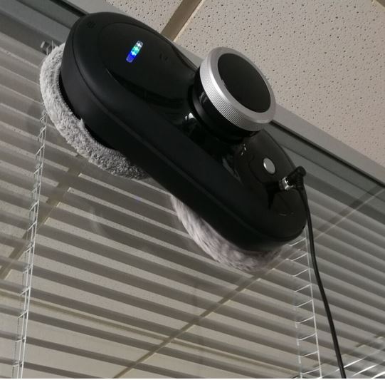 Obr&aacute;zek MAMIBOT W110-T robotick&yacute; čistič oken