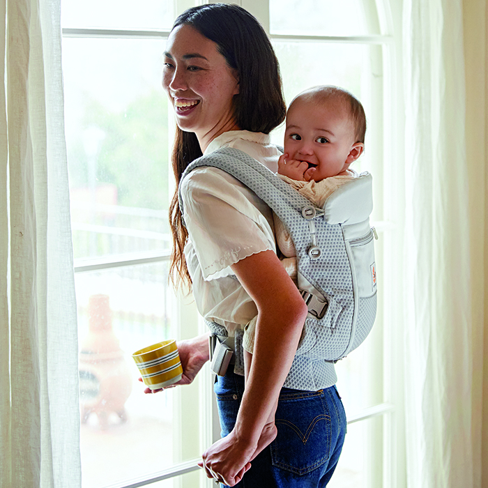 Obr&aacute;zek ERGOBABY Adapt nos&iacute;tko Soft Flex Mesh pearl grey (3)