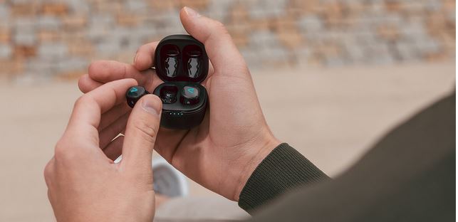 Obr&aacute;zok LAMAX Dots2 Touch Black bezdr&ocirc;tov&eacute; sl&uacute;chadl&aacute;